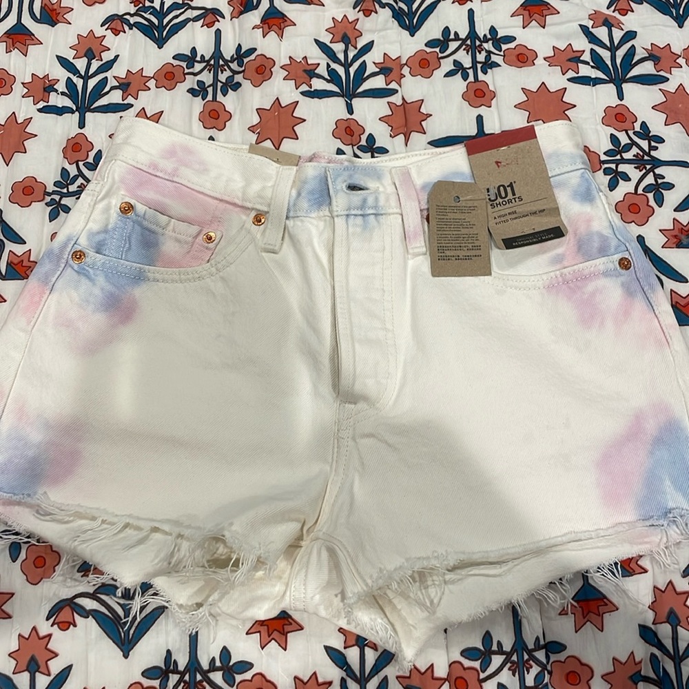 NWT Levi’s 501 high rise shorts